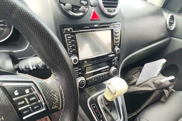 Used Haval H6 2016 Upgraded Model 1.5T Automatic Two-Wheel Drive Elite Version Audio And AC Panel