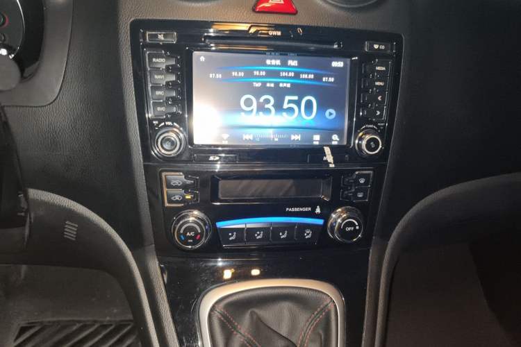 Used Haval H6 2016 Upgraded Model 1.5T Manual Two-Wheel Drive Urban Version Audio And AC Panel