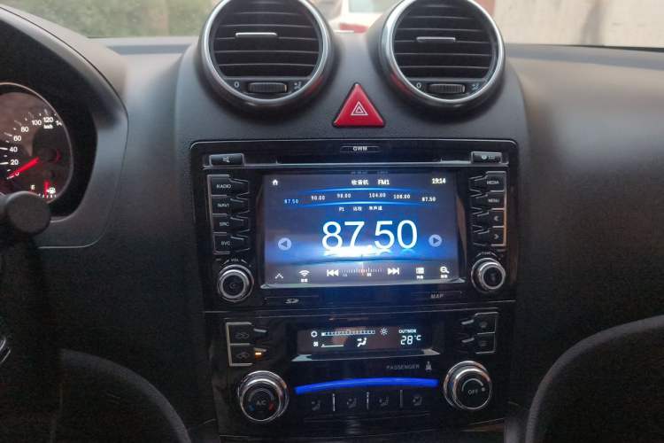 Used Haval H6 2016 Upgraded Model 1.5T Manual Two-Wheel Drive Urban Version Audio And AC Panel