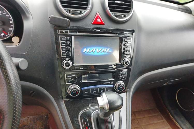 Used Haval H6 2016 Upgraded Model 1.5T Automatic Two-Wheel Drive Elite Version Audio And AC Panel