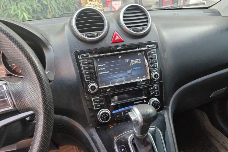 Used Haval H6 2016 Upgraded Model 1.5T Automatic Two-Wheel Drive Elite Version Audio And AC Panel