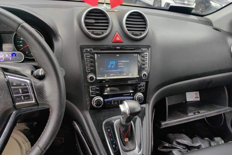 Used Haval H6 2016 Upgraded Model 1.5T Automatic Two-Wheel Drive Elite Version Audio And AC Panel