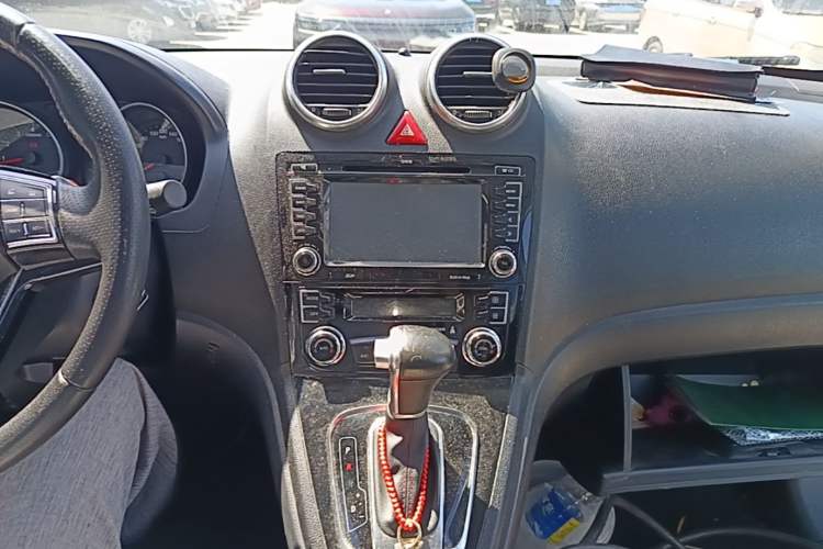 Used Haval H6 2016 Upgraded Model 1.5T Automatic Two-Wheel Drive Elite Version Audio And AC Panel