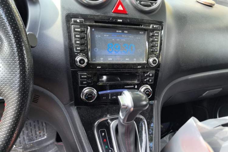 Used Haval H6 2016 Upgraded Model 1.5T Automatic Two-Wheel Drive Elite Version Audio And AC Panel
