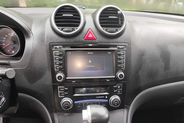 Used Haval H6 2016 Upgraded Model 1.5T Automatic Two-Wheel Drive Elite Version Audio And AC Panel