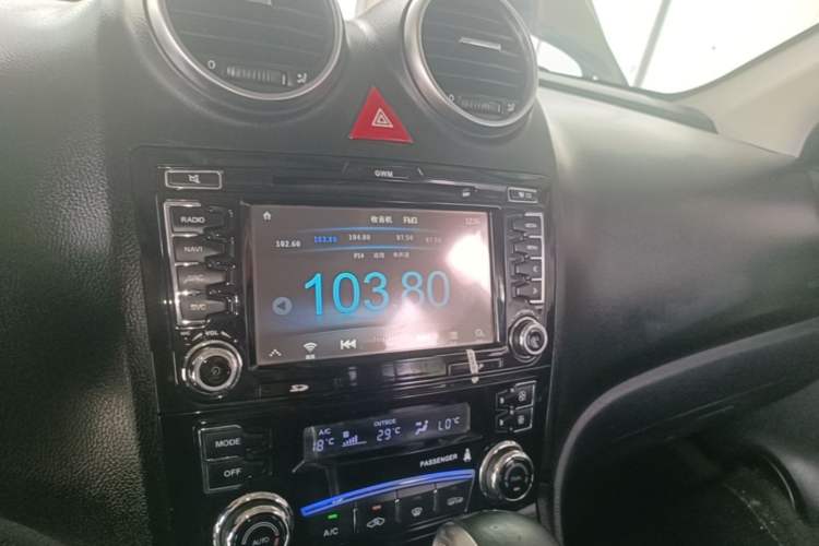 Used Haval H6 2016 Upgraded Model 1.5T Automatic Two-Wheel Drive Elite Version Audio And AC Panel