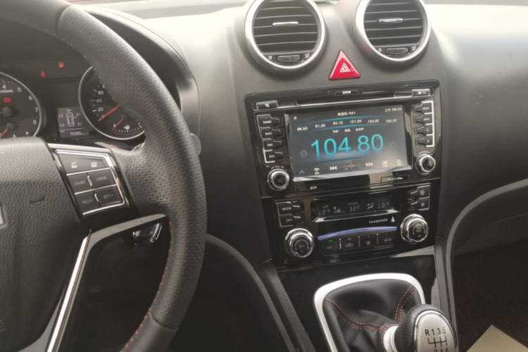 Used Haval H6 2016 Upgraded Model 1.5T Manual Two-Wheel Drive Elite Version Audio And AC Panel