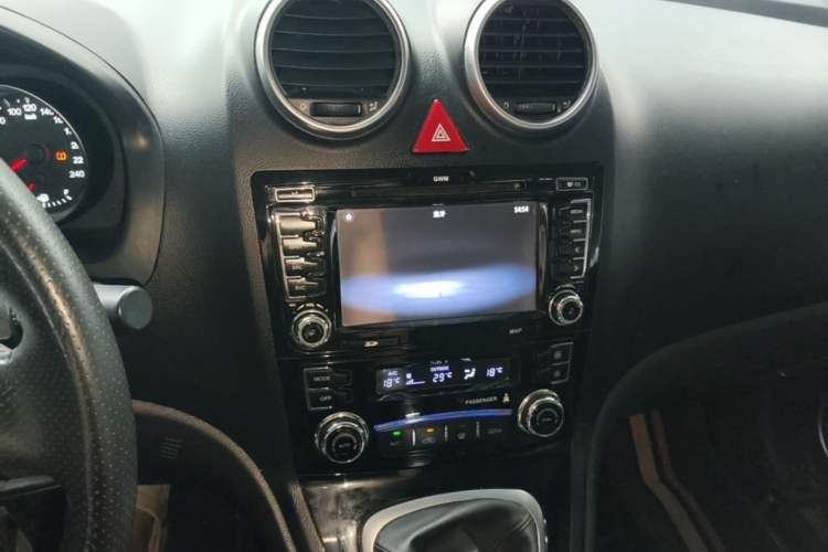 Used Haval H6 2016 Upgraded Model 1.5T Manual 4x4 Elite Version Audio And AC Panel