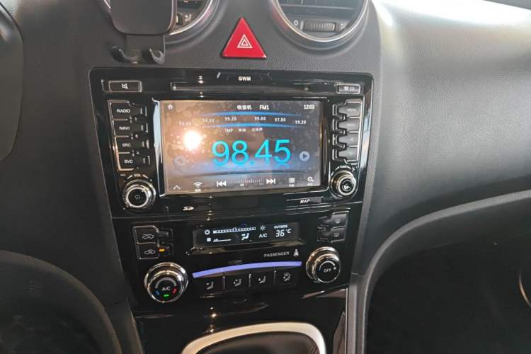 Used Haval H6 2016 Upgraded Model 1.5T Manual Two-Wheel Drive Urban Version Audio And AC Panel