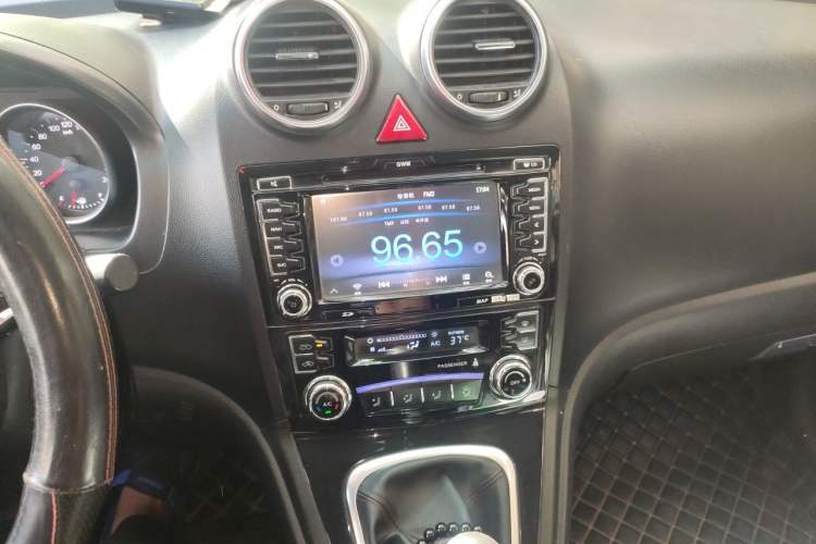 Used Haval H6 2016 Upgraded Model 1.5T Manual Two-Wheel Drive Urban Version Audio And AC Panel