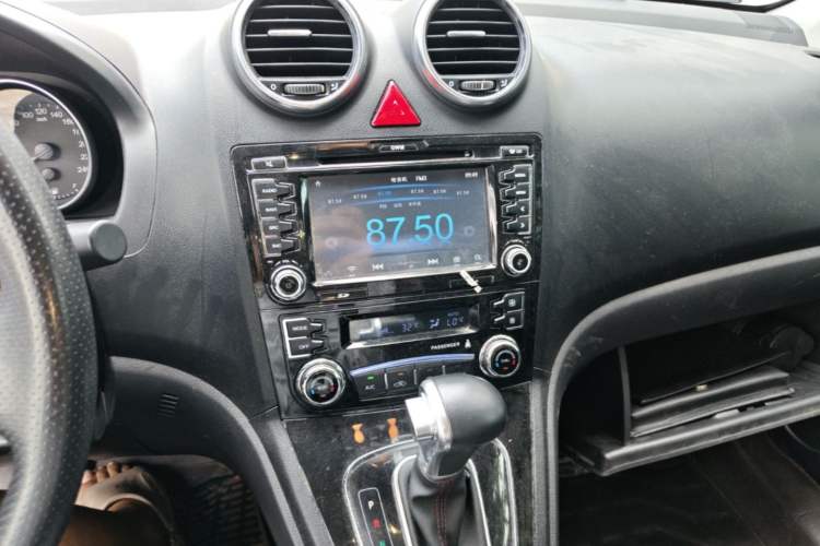 Used Haval H6 2016 Upgraded Model 1.5T Automatic Two-Wheel Drive Elite Version Audio And AC Panel