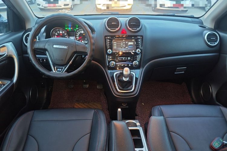 Used Haval H6 2016 Upgraded Model 1.5T Manual Two-Wheel Drive Urban Version Center Console