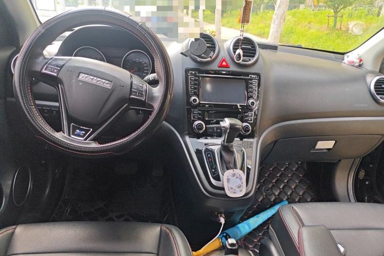 Used Haval H6 2016 Upgraded Model 1.5T Automatic Two-Wheel Drive Elite Version Center Console