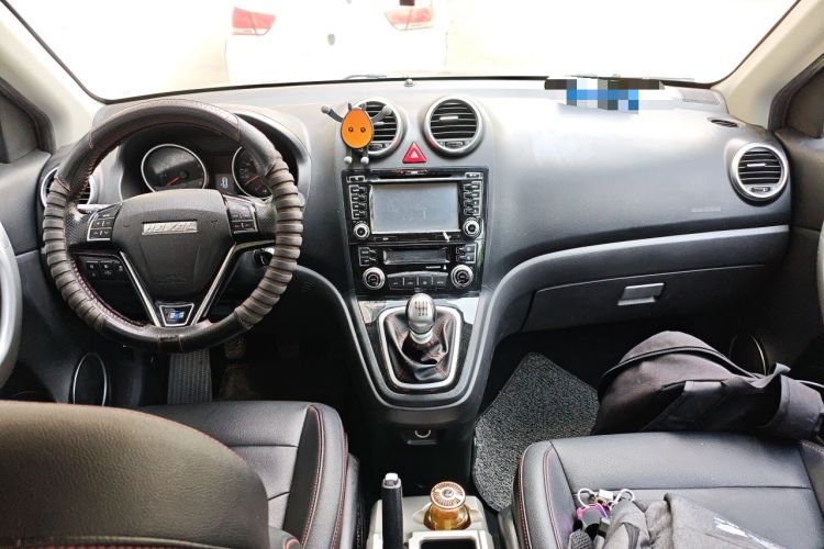 Used Haval H6 2016 Upgraded Model 1.5T Manual Two-Wheel Drive Elite Version Center Console