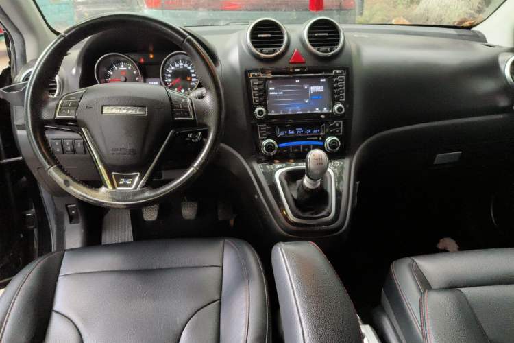 Used Haval H6 2016 Upgraded Model 1.5T Manual Two-Wheel Drive Elite Version Center Console