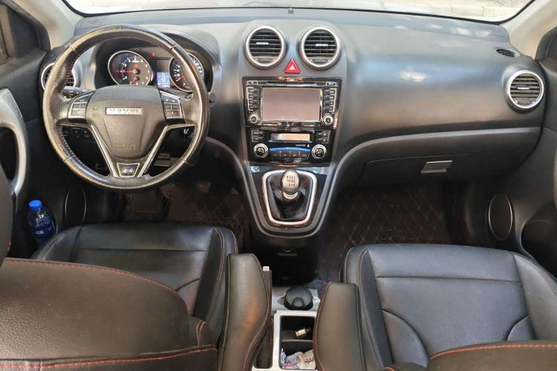 Used Haval H6 2016 Upgraded Model 1.5T Manual Two-Wheel Drive Elite Version Center Console