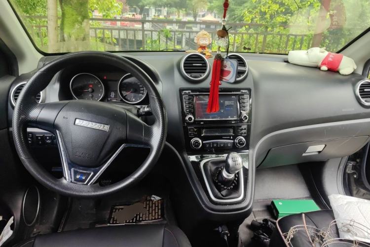 Used Haval H6 2016 Upgraded Model 1.5T Manual Two-Wheel Drive Urban Version Center Console