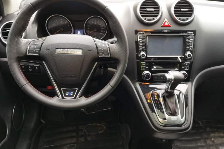 Used Haval H6 2016 Upgraded Model 1.5T Automatic Two-Wheel Drive Elite Version Center Console