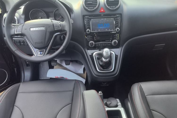 Used Haval H6 2016 Upgraded Model 1.5T Manual Two-Wheel Drive Elite Version Center Console