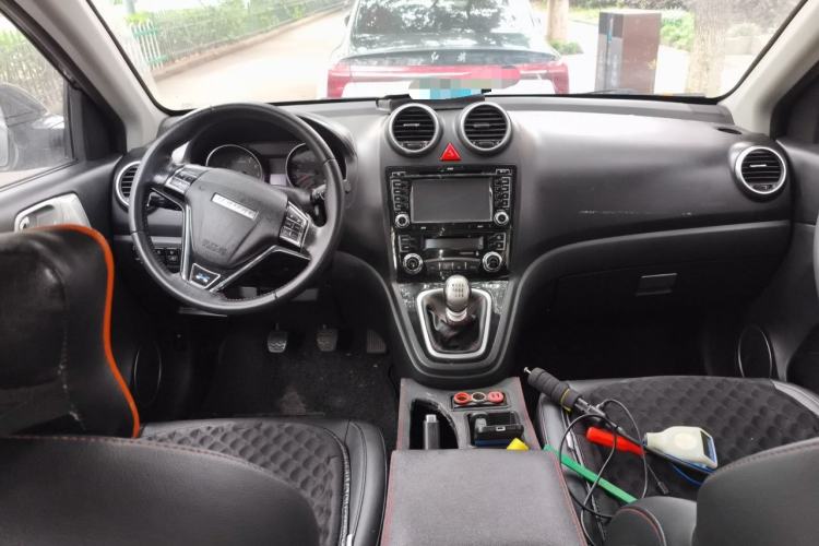 Used Haval H6 2016 Upgraded Model 1.5T Manual Two-Wheel Drive Elite Version Center Console