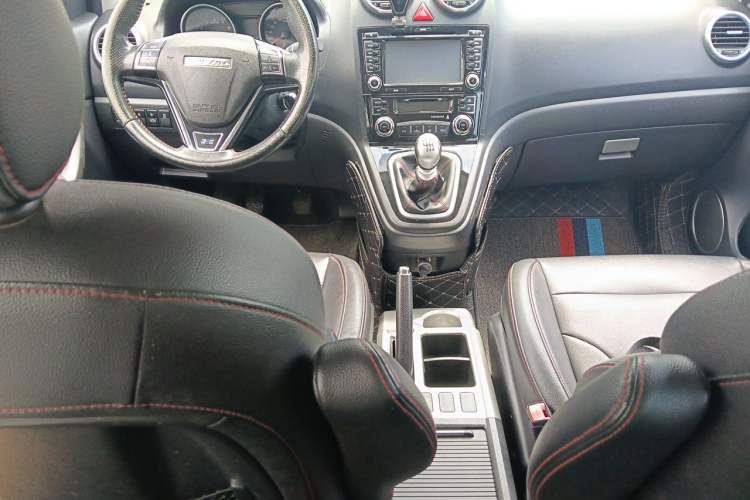 Used Haval H6 2016 Upgraded Model 1.5T Manual Two-Wheel Drive Elite Version Center Console