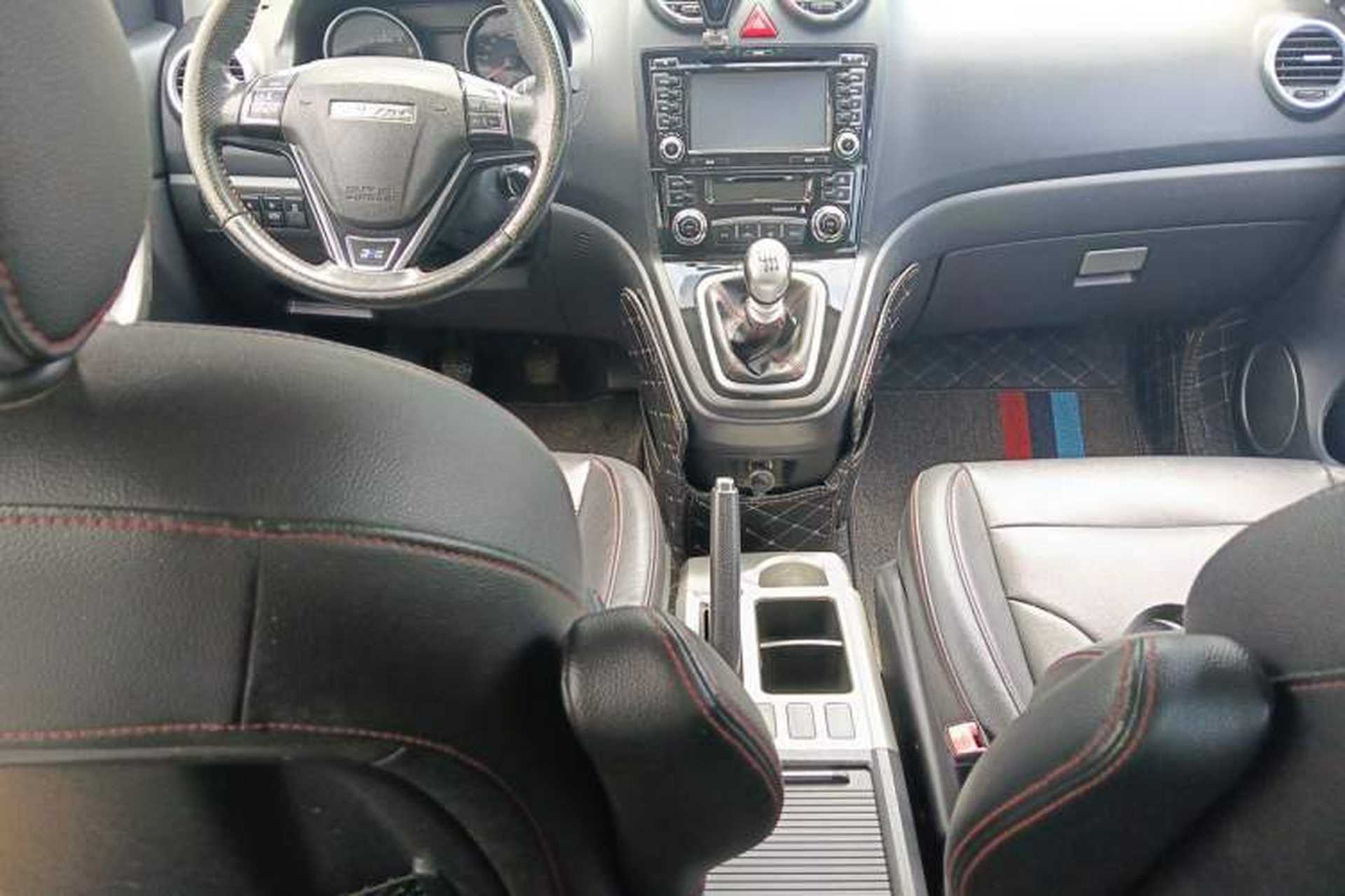 Used Haval H6 2016 Upgraded Model 1.5T Manual Two-Wheel Drive Elite Version Center Console