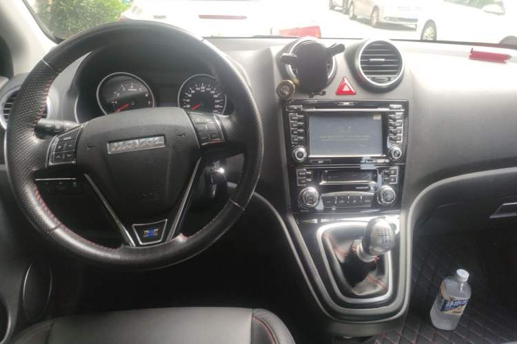Used Haval H6 2016 Upgraded Model 1.5T Manual Two-Wheel Drive Elite Version Center Console