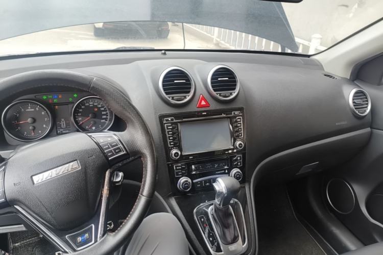 Used Haval H6 2016 Upgraded Model 1.5T Automatic Two-Wheel Drive Elite Version Center Console