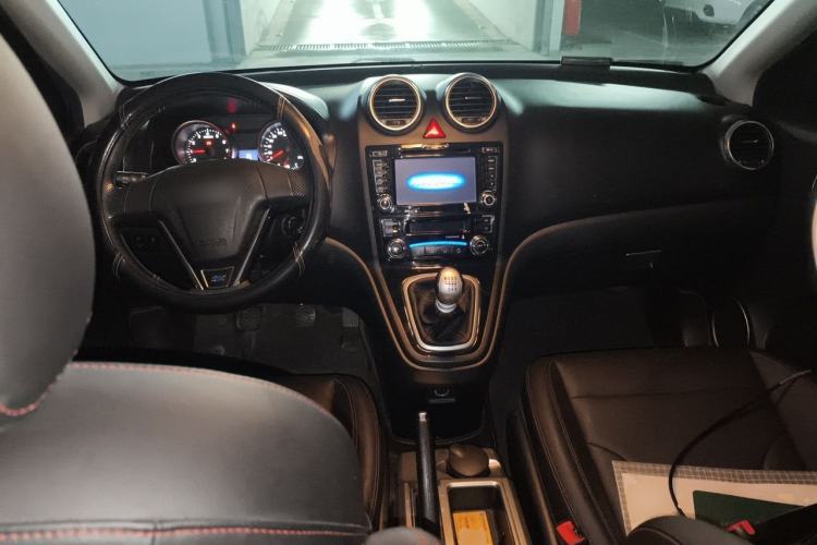 Used Haval H6 2016 Upgraded Model 1.5T Manual Two-Wheel Drive Urban Version Center Console