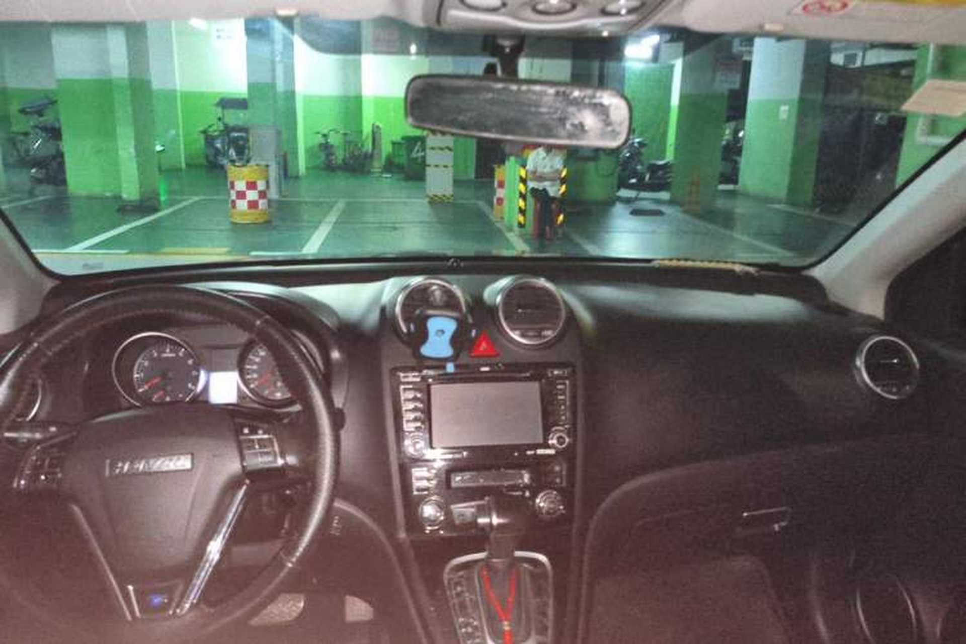 Used Haval H6 2016 Upgraded Model 1.5T Automatic Two-Wheel Drive Elite Version Center Console
