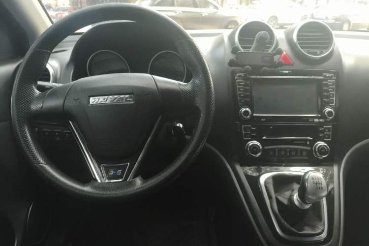 Used Haval H6 2016 Upgraded Model 1.5T Manual Two-Wheel Drive Urban Version Center Console