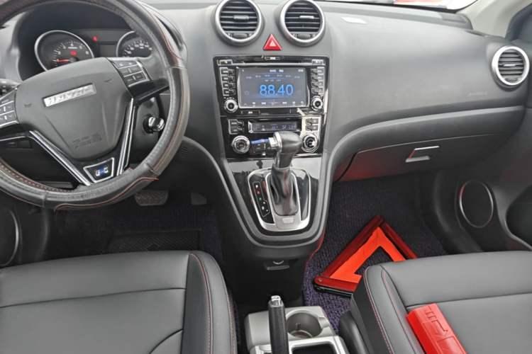 Used Haval H6 2016 Upgraded Model 1.5T Automatic Two-Wheel Drive Elite Version Center Console