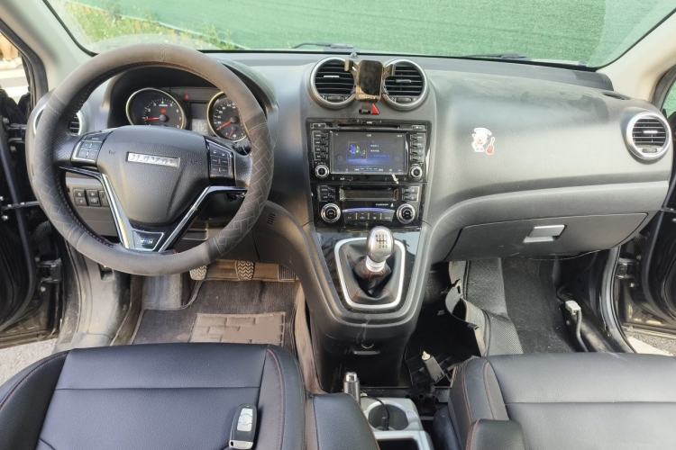 Used Haval H6 2016 Upgraded Model 1.5T Manual Two-Wheel Drive Elite Version Center Console