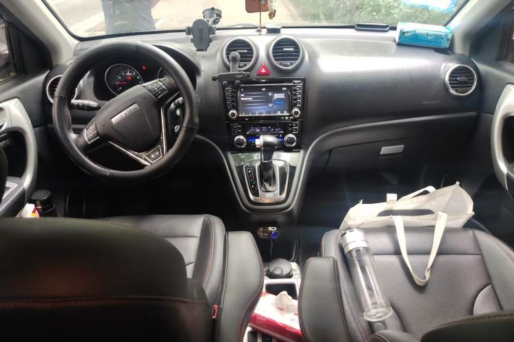 Used Haval H6 2016 Upgraded Model 1.5T Automatic Two-Wheel Drive Elite Version Center Console