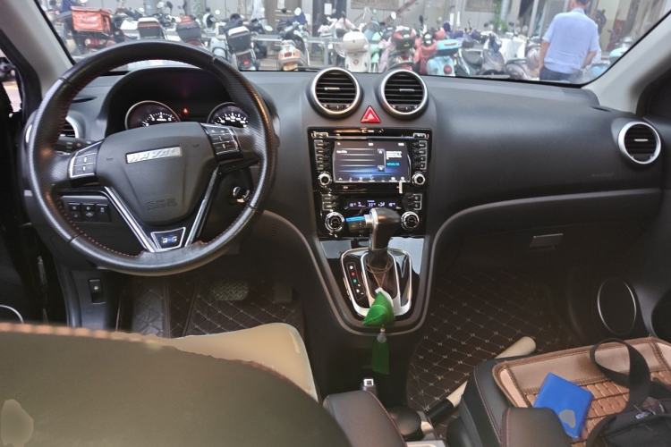 Used Haval H6 2016 Upgraded Model 1.5T Automatic Two-Wheel Drive Elite Version Center Console