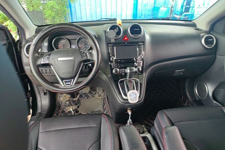 Used Haval H6 2016 Upgraded Model 1.5T Automatic Two-Wheel Drive Elite Version Center Console