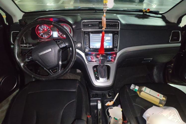 Used Haval H6 2016 Upgraded Model 1.5T Automatic Two-Wheel Drive Elite Version Center Console
