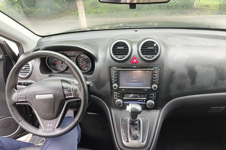 Used Haval H6 2016 Upgraded Model 1.5T Automatic Two-Wheel Drive Elite Version Center Console