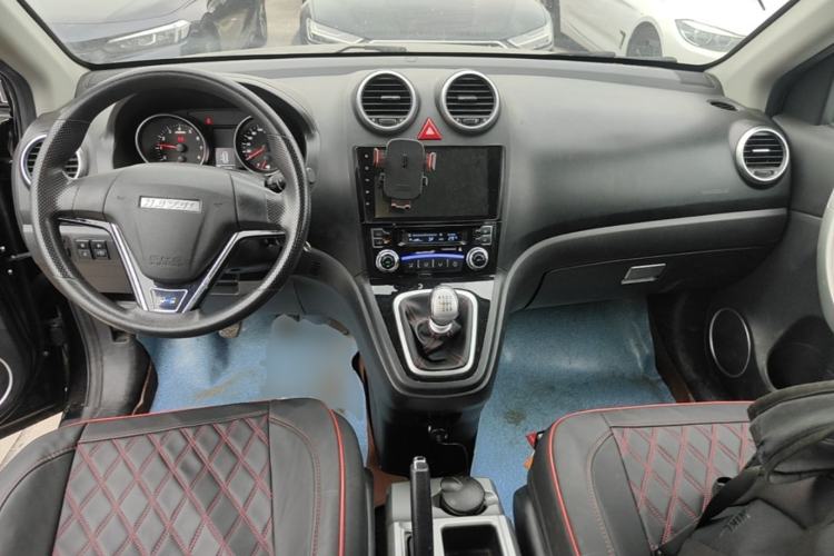 Used Haval H6 2016 Upgraded Model 1.5T Manual Two-Wheel Drive Value Edition Center Console
