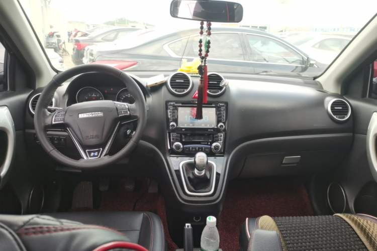 Used Haval H6 2016 Upgraded Model 1.5T Manual Two-Wheel Drive Elite Version Center Console