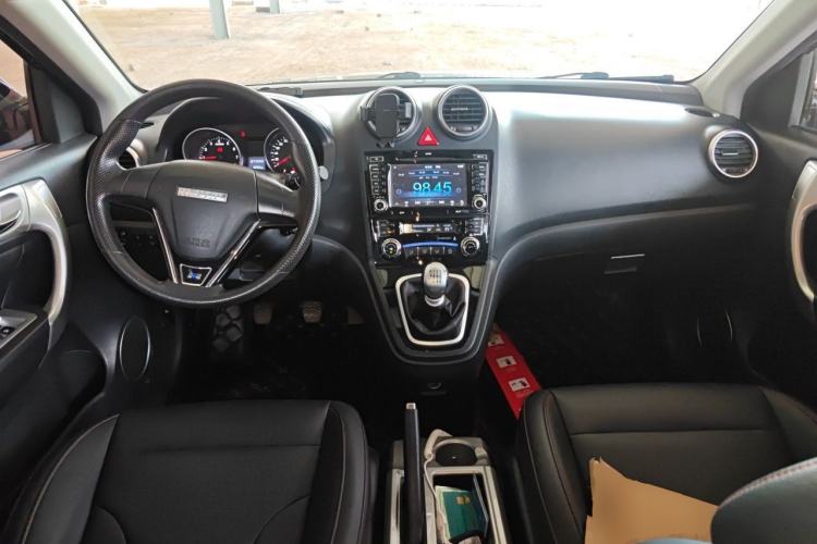 Used Haval H6 2016 Upgraded Model 1.5T Manual Two-Wheel Drive Urban Version Center Console
