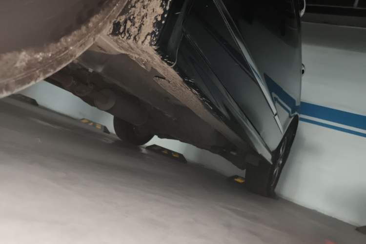 Used Haval H6 2016 Upgraded Model 1.5T Manual Two-Wheel Drive Urban Version Chassis Front Left