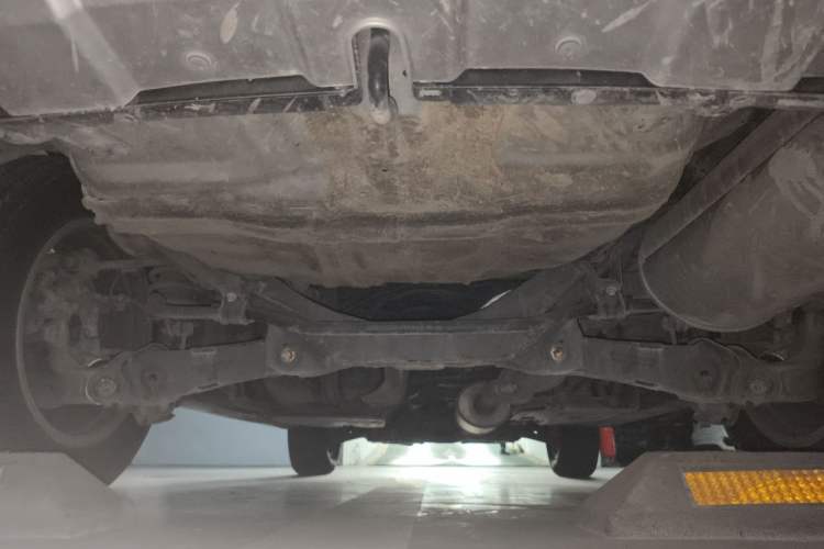 Used Haval H6 2016 Upgraded Model 1.5T Manual Two-Wheel Drive Urban Version Chassis Rear
