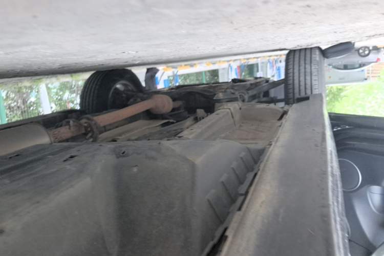 Used Haval H6 2016 Upgraded Model 1.5T Manual Two-Wheel Drive Elite Version Chassis Rear Left