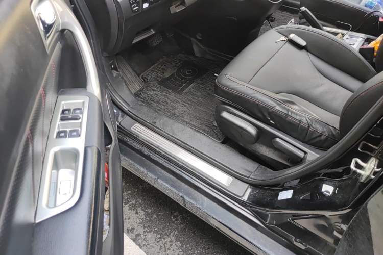 Used Haval H6 2016 Upgraded Model 1.5T Automatic Two-Wheel Drive Elite Version Driver Seat