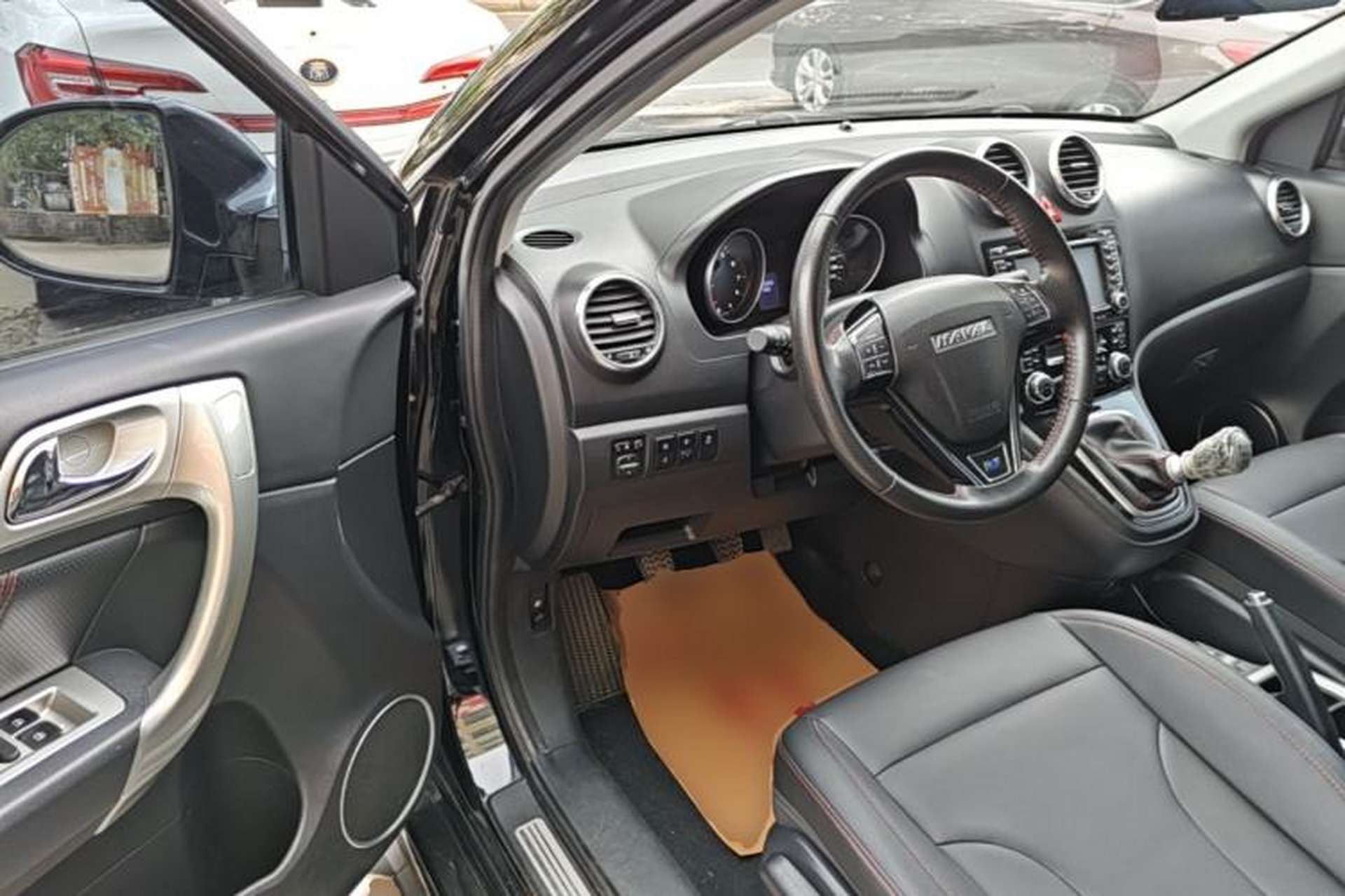 Used Haval H6 2016 Upgraded Model 1.5T Manual Two-Wheel Drive Elite Version Driver Seat