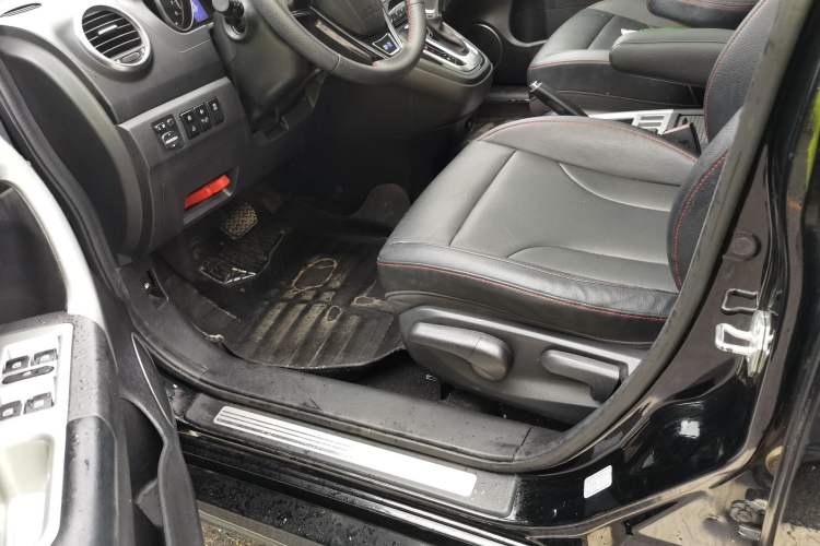 Used Haval H6 2016 Upgraded Model 1.5T Automatic Two-Wheel Drive Elite Version Driver Seat