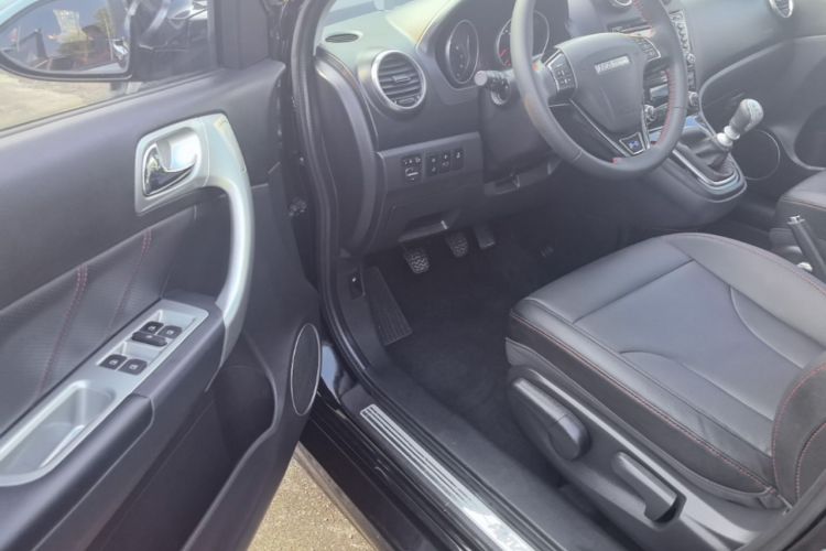 Used Haval H6 2016 Upgraded Model 1.5T Manual Two-Wheel Drive Elite Version Driver Seat