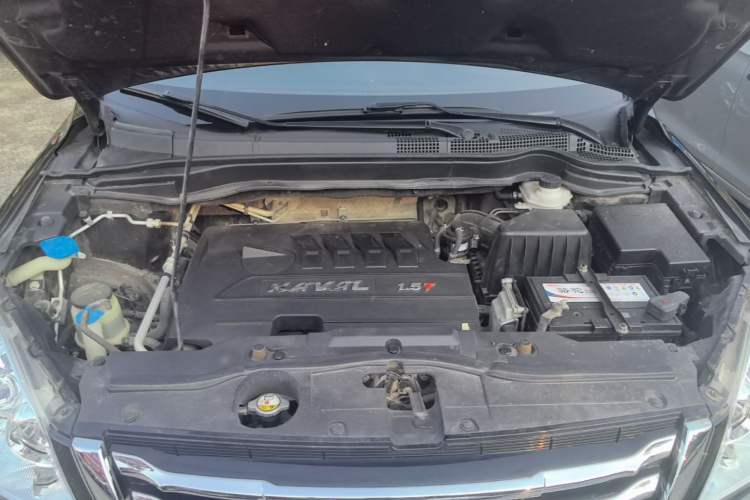 Used Haval H6 2016 Upgraded Model 1.5T Manual Two-Wheel Drive Elite Version Engine Bay