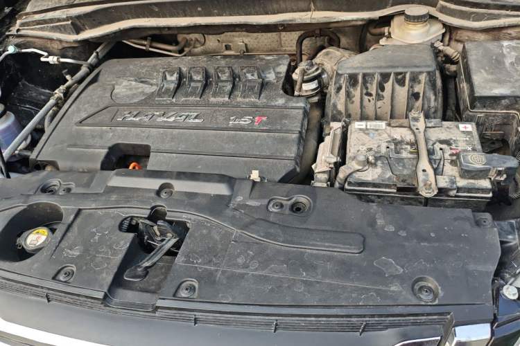 Used Haval H6 2016 Upgraded Model 1.5T Manual Two-Wheel Drive Elite Version Engine Bay